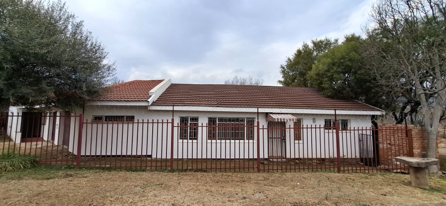 6 Bedroom Property for Sale in Ficksburg Free State